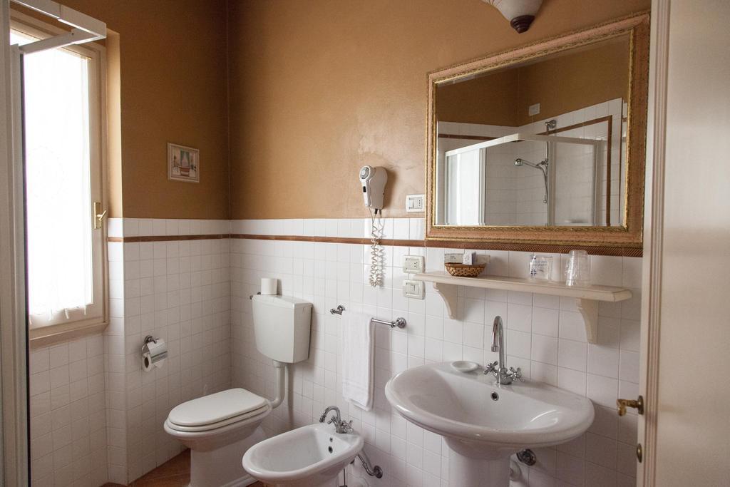 Hotel Locanda Degli Artisti บอร์โก ซาน ลอเรนโซ ห้อง รูปภาพ